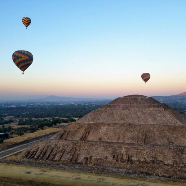 Hot air baloon flight over the city of the Gods